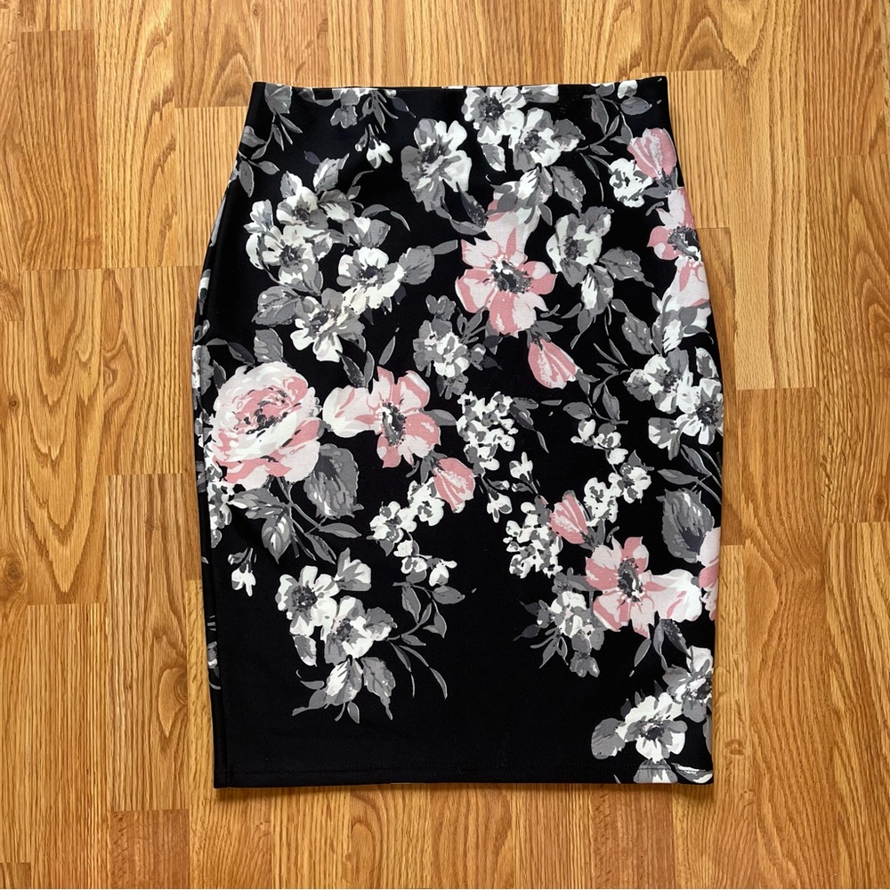 Rick’s - Pink and Grey Floral Print Skirt